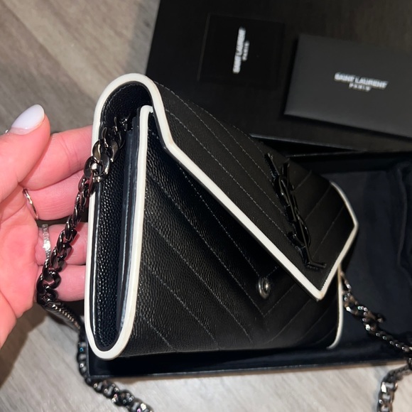 Authentic YSL Grain de Poudre Chevron Cassandra WOC Wallet On Chain - Picture 8 of 16